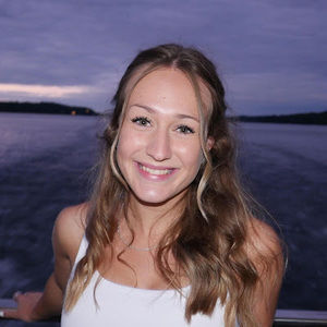 Meet your Posher, Lory